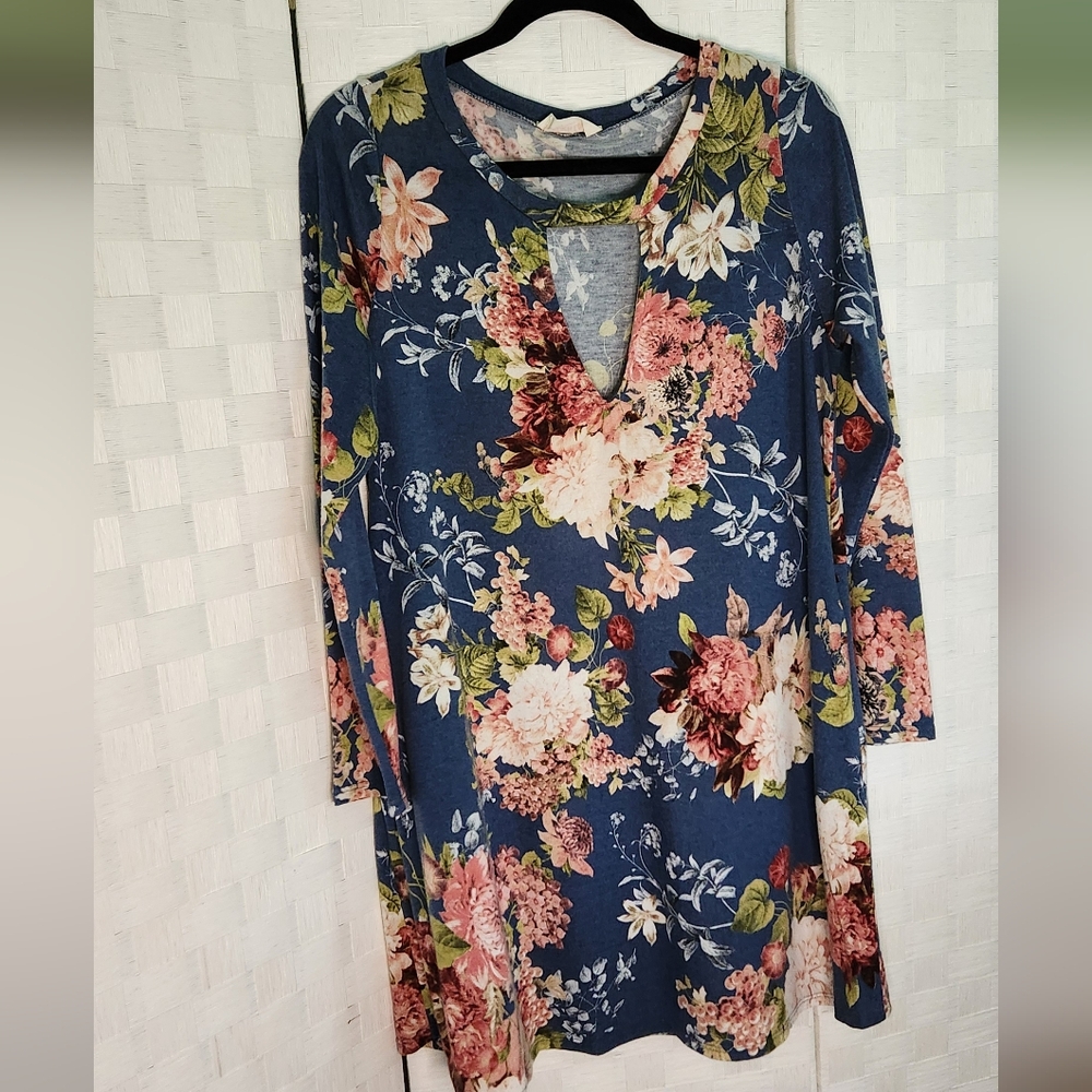 Plus Size XL Peach Love Blue Knit Floral Tunic with Pockets